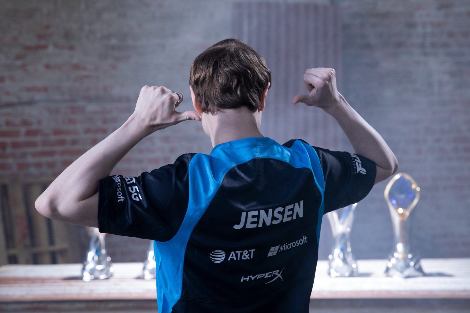 Jensen bate recorde e participará do seu 8° Worlds, o mundial de LoL